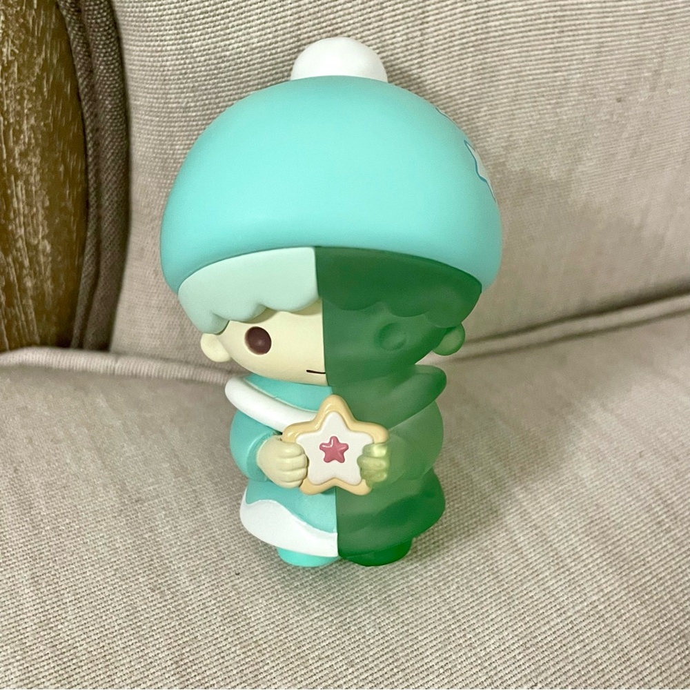 Mighty Jaxx Kandy X Sanrio Characters figure Snowy Dreams Kiki